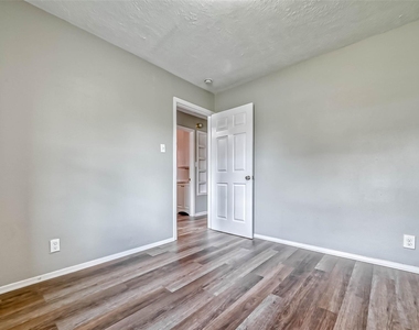 5606 Elm Springs Drive - Photo Thumbnail 19