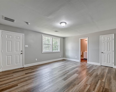 5606 Elm Springs Drive - Photo Thumbnail 10