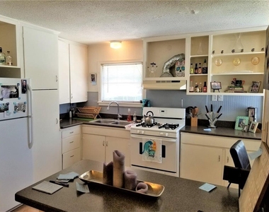 2808 Columbia Street - Photo Thumbnail 3