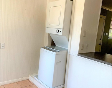 2808 Columbia Street - Photo Thumbnail 5