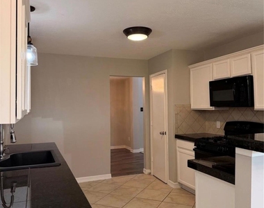 4707 E Parma Drive - Photo Thumbnail 5