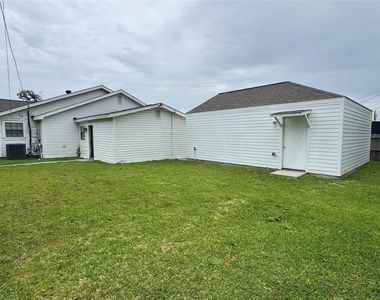 221 Hyta Street - Photo Thumbnail 28