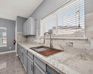 9526 Heflin Colony Drive - Photo Thumbnail 11