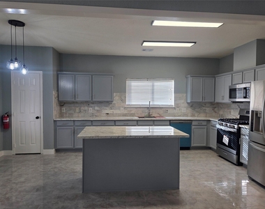 9526 Heflin Colony Drive - Photo Thumbnail 4