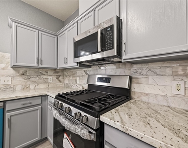 9526 Heflin Colony Drive - Photo Thumbnail 10