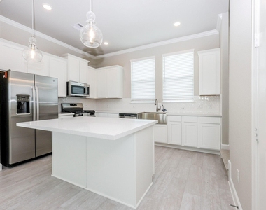 3018 Tres Olivos Dr - Photo Thumbnail 6
