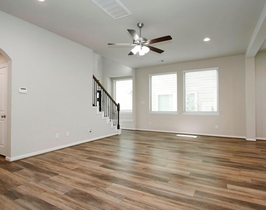 239 Biltmore Loop - Photo Thumbnail 10