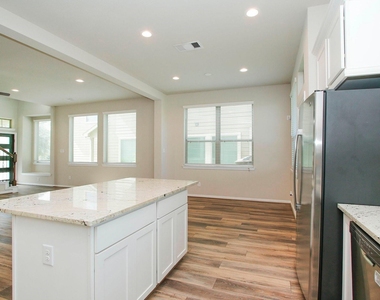 239 Biltmore Loop - Photo Thumbnail 17