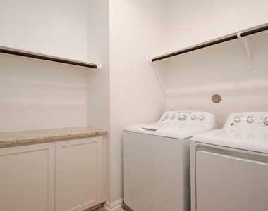 239 Biltmore Loop - Photo Thumbnail 19