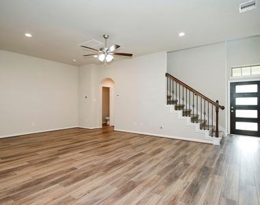 239 Biltmore Loop - Photo Thumbnail 9