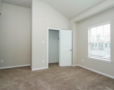 239 Biltmore Loop - Photo Thumbnail 32