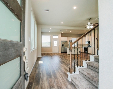 239 Biltmore Loop - Photo Thumbnail 6
