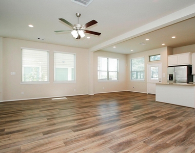 239 Biltmore Loop - Photo Thumbnail 11