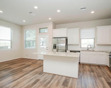 239 Biltmore Loop - Photo Thumbnail 18
