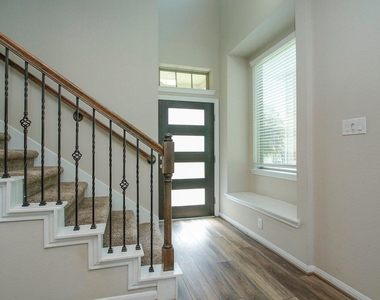 239 Biltmore Loop - Photo Thumbnail 7