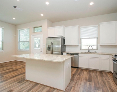 239 Biltmore Loop - Photo Thumbnail 16