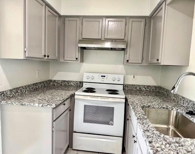 13518 Townwood Drive - Photo Thumbnail 10