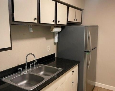 5550 N Braeswood Boulevard - Photo Thumbnail 4