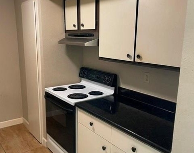 5550 N Braeswood Boulevard - Photo Thumbnail 3