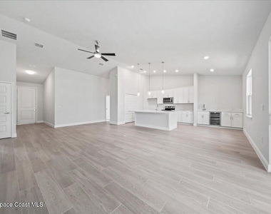 407 Cellini Avenue Ne - Photo Thumbnail 4