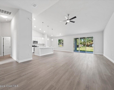 407 Cellini Avenue Ne - Photo Thumbnail 2