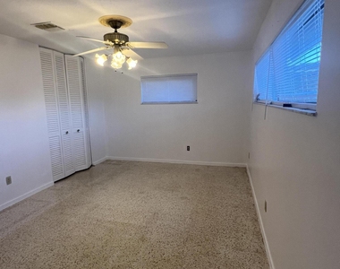 355 S Bel Aire Drive S - Photo Thumbnail 16