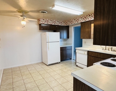 355 S Bel Aire Drive S - Photo Thumbnail 1