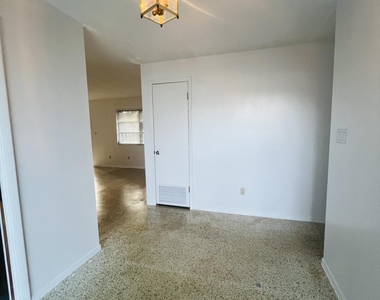 355 S Bel Aire Drive S - Photo Thumbnail 11