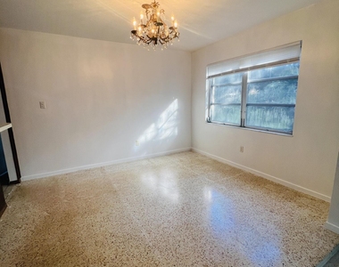 355 S Bel Aire Drive S - Photo Thumbnail 8