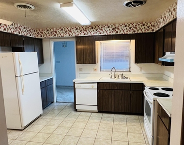 355 S Bel Aire Drive S - Photo Thumbnail 2