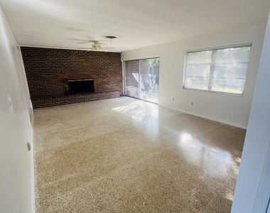 355 S Bel Aire Drive S - Photo Thumbnail 10