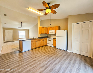 857 Buchanan Avenue Se - Photo Thumbnail 4