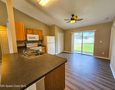 857 Buchanan Avenue Se - Photo Thumbnail 3