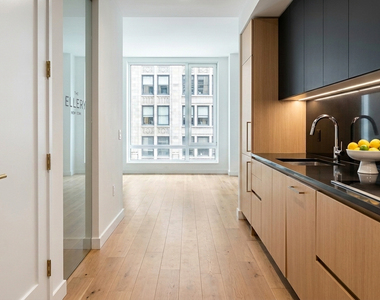 West 43rd Street - Photo Thumbnail 1
