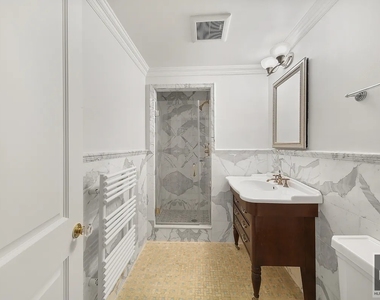 East 80th Street - Photo Thumbnail 5