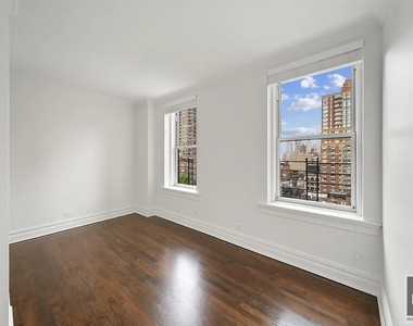 East 80th Street - Photo Thumbnail 4