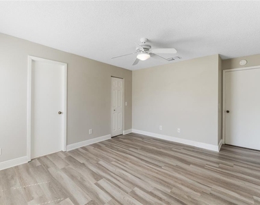 5201 Bellefield Drive - Photo Thumbnail 11