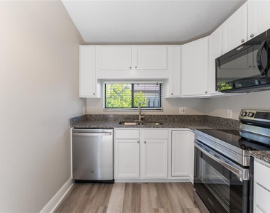 5201 Bellefield Drive - Photo Thumbnail 8