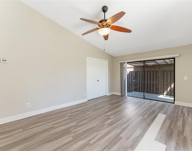 5201 Bellefield Drive - Photo Thumbnail 4