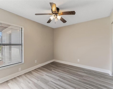 5201 Bellefield Drive - Photo Thumbnail 16