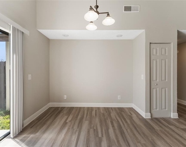 5201 Bellefield Drive - Photo Thumbnail 5