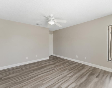 5201 Bellefield Drive - Photo Thumbnail 12