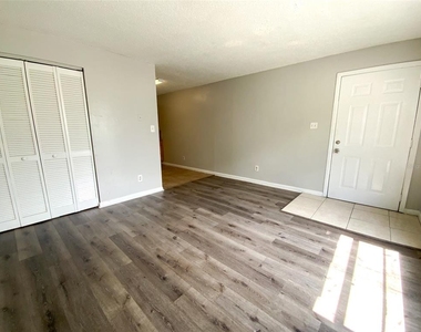 2205 Irene Street - Photo Thumbnail 8