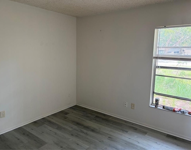 176 Margie Street - Photo Thumbnail 3