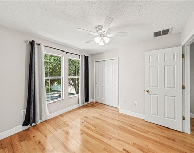 8106 Silent Creek Drive - Photo Thumbnail 10