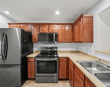 8106 Silent Creek Drive - Photo Thumbnail 4