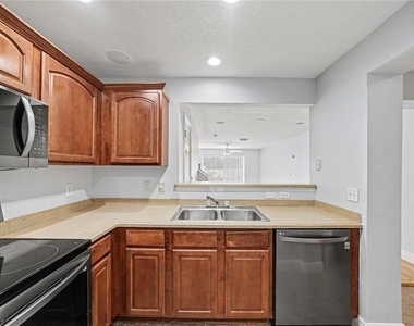 8106 Silent Creek Drive - Photo Thumbnail 6