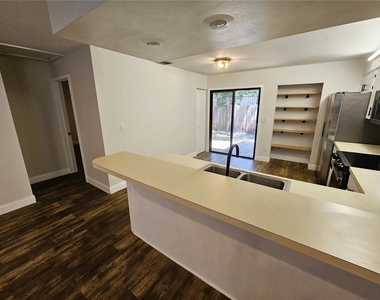 1003 Willow Pond Drive - Photo Thumbnail 10