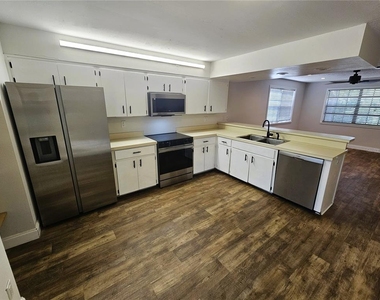 1003 Willow Pond Drive - Photo Thumbnail 9