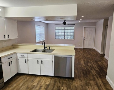 1003 Willow Pond Drive - Photo Thumbnail 7